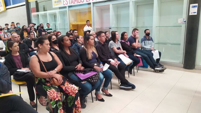 PAT Guarujá entrevista candidatos às vagas do Grupo Madero