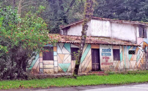 Antiga casa será mantida à beira da estrada Guarujá-Bertioga