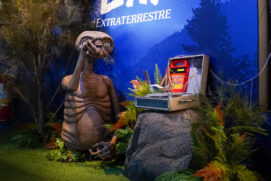 Réplica do alienígena de 'E.T. O Extraterrestre', em exposição no shopping Pátio Higienópolis