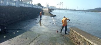 Limpeza na orla de Santos