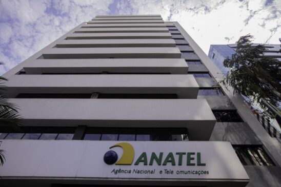 Entre os produtos que estavam sem a homologação da Anatel, foram encontrados carregadores de celular, power banks, smartwatches, caixas de som bluetooth, fones de ouvido e telefones celulares