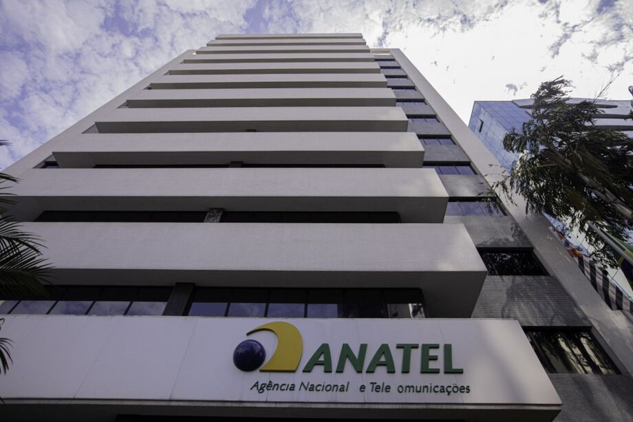 Entre os produtos que estavam sem a homologação da Anatel, foram encontrados carregadores de celular, power banks, smartwatches, caixas de som bluetooth, fones de ouvido e telefones celulares