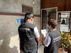 Técnicos do Ministério do Turismo promovem ação educativa nos meios de hospedagem de Guarujá