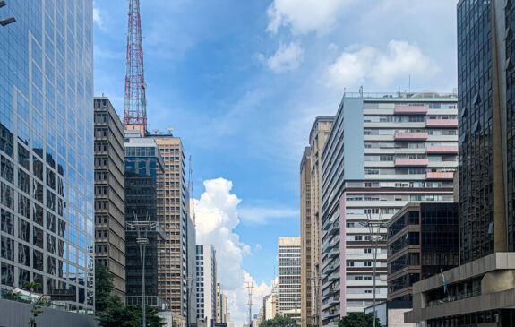 Uma das dicas principais é utilizar o transporte público da capital