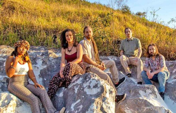 Criado há cerca de dez anos, o grupo Peabiru acompanhou o compositor Antônio Bruno Zwarg
