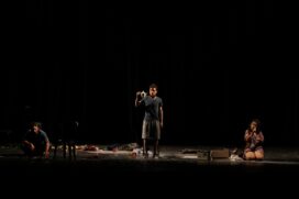 Cena de "Resíduos", do Grupo Em Bando Coletivo, de Santos (SP), atração da Mostra Regional