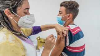 Bertioga realiza Corujão da Vacinação contra a gripe, Covid-19, poliomielite e multivacinação