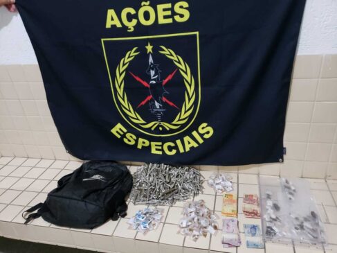 Mochila cheia de droga é abandonada por suspeito em São Vicente