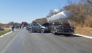 Acidente na BR-251 envolveu dois veículos