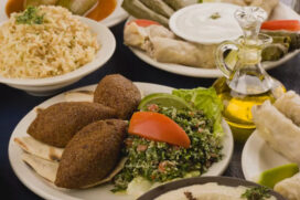 A comida árabe veio para o Brasil com os primeiros imigrantes sírios e libaneses