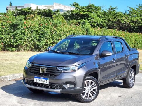 O câmbio automático do tipo CVT agrega ainda mais conforto à Strada, especialmente no "anda e para" do trânsito urbano