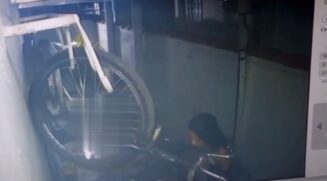 Dois prédios em Santos tem bicicletas furtadas; vídeo