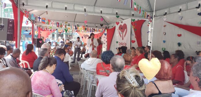 Ato ecumênico no Centro Histórico de Santos pede paz no mundo