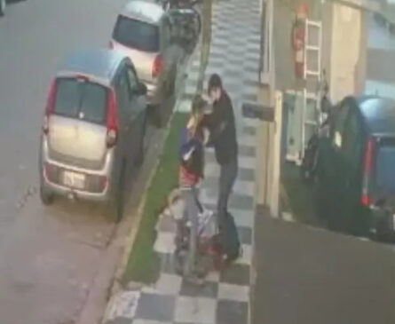 Garota reage a assalto, luta com bandido e acaba agredida em Guarujá; vídeo
