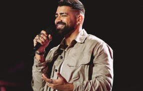Marcando presença nas rádios e streamings com hits como 'Péssimo Negócio' e 'Pouco a Pouco', Dilsinho (foto) lançou uma parceria com o grupo Sorriso Maroto em 2022.