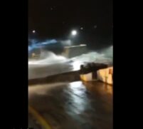 Vendaval interrompe travessia de balsas entre Ilhabela e São Sebastião; vídeo