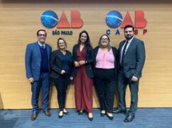 Diretoria da OAB de São Vicente, com a presidente da casa Dra Josiane Cristina Silva (ao centro)