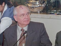 O ex-presidente da URSS, Mikhail Gorbatchov durante debate no Hotel Sheraton