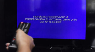 A propaganda não pode conter elementos que insistem ou ataquem alguma pessoa (outro candidato), calunie ou difame