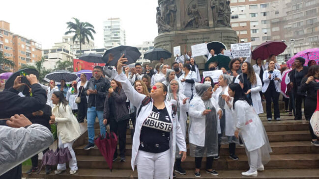 Enfermeiros cobram o novo piso da categoria, suspenso pelo STF por 60 dias