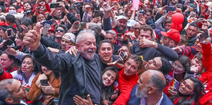 Lula durante ato de campanha