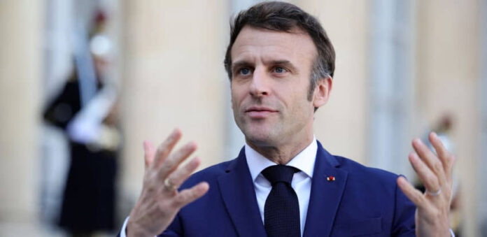 Emmanuel Macron lamentou morte no Twitter
