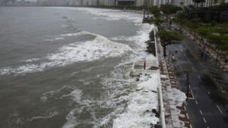 De acordo com o Plano Municipal de Contingência para Ressacas e Inundações de Santos, o estado é de atenção mas não são esperados impactos em estruturas urbanas costeiras