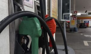 Apesar desse reajuste, no ano o preço da gasolina vendida às distribuidoras acumula redução de R$ 0,15 por litro