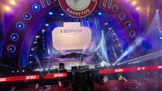 Show de Deive Leonardo chega a Santos
