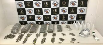 Grupo fugiu e deixou para trás várias porções de maconha e cocaína
