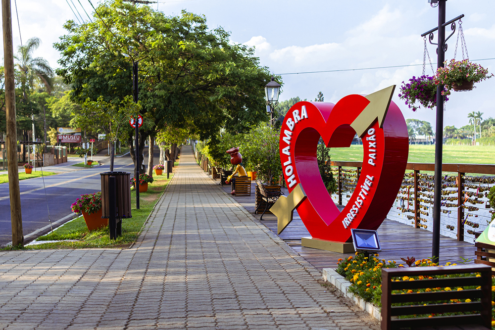 Holambra é conhecida como a "Cidade das Flores"