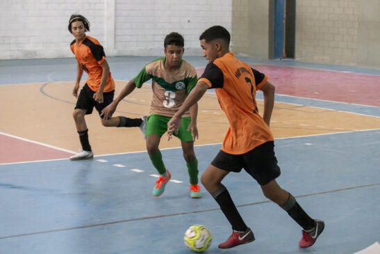 No ato da inscrição, além da ficha da equipe, confirmando as categorias participantes, preenchida e assinada, cada equipe deve fazer a doação de cinco latas de leite em pó