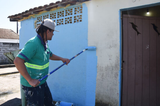 Equipes da Secretaria de Serviços Urbanos (Sesurb) já começaram a preparação das tintas para colorir as fachadas das unidades do local
