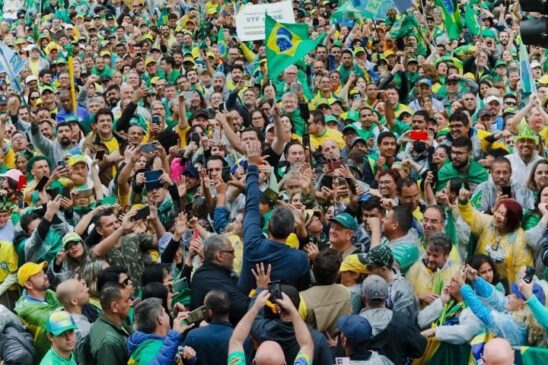 Tarcísio de Freitas durante ato na avenida Paulista
