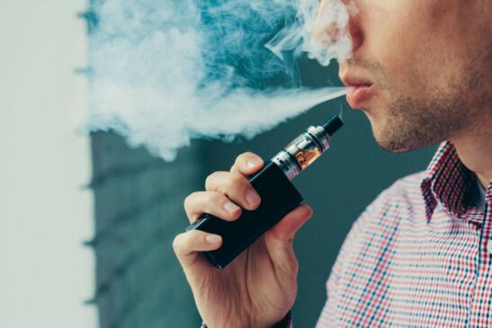 Cigarros eletrônicos não ajudam a abandonar vício, dizem especialistas