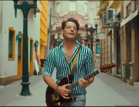 Cantor santista pop romântico Caca Baskerville