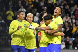Brasil é avassalador no primeiro tempo e Richarlison é destaque
