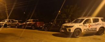 Ao todo, três carros foram apreendidos