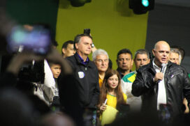 Bolsonaro em Santos durante comício