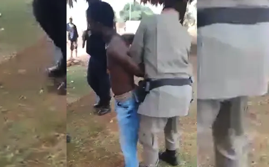 Apesar de a Polícia alegar que o homem cometeu crime de boca de urna, não foram encontrados materiais de propaganda eleitoral com ele