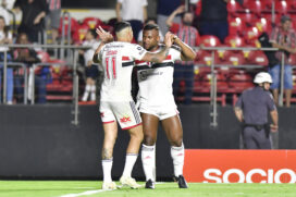 São Paulo vence no fim