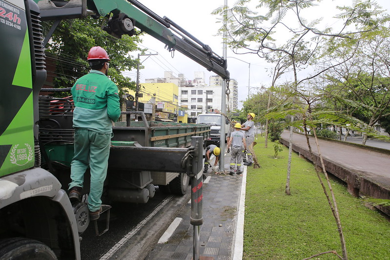 Troca de postes de iluminação Avenida Dom Pedro