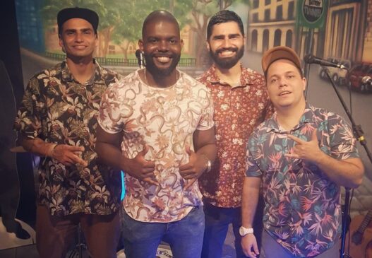 O repertório consiste em músicas de bandas consagradas