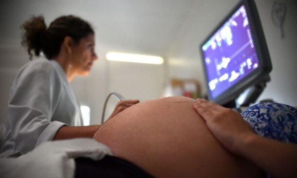 Em 1998, foram registrados 4.343 nascimentos entre mães de 10 a 14 anos