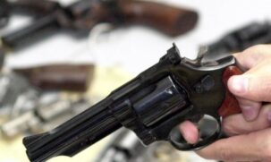 O criminoso se rendeu e a Polícia Militar anunciou o fim do sequestro.
