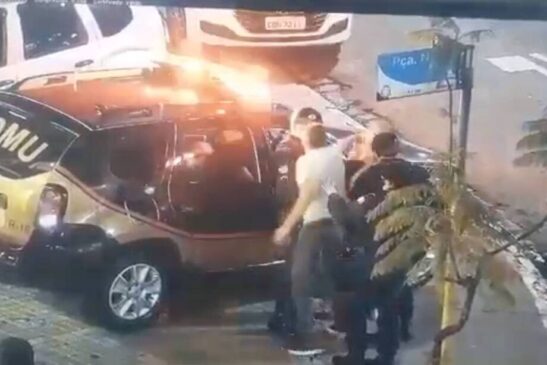 Rodrigo Gentil Falcão, 39, flagrado em vídeo dando um soco em uma mulher.