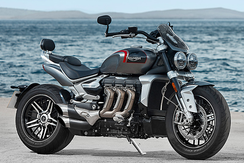 O novo modelo é importado da Inglaterra na cor Sapphire Black