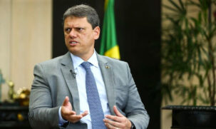 O candidato Tarcísio de Freitas (Republicanos) será apoiado por cinco prefeitos da Baixada Santista