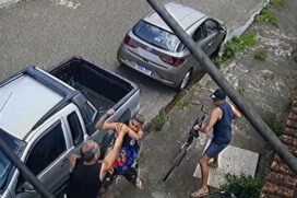 Dupla de criminosos agridem homem em SV