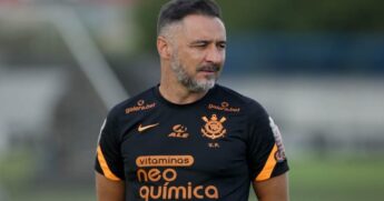 Vitor Pereira acerta com Flamengo 12 dias depois de não querer renovar com o Corinthians